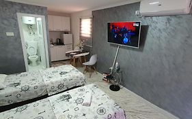 Cozzy Apartment Near The Aiport Podgorica