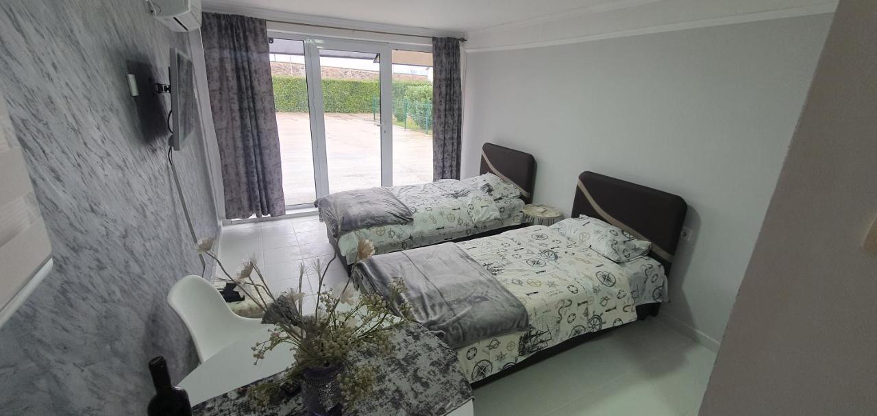 Cozzy Apartment Near The Aiport Podgorica Extérieur photo
