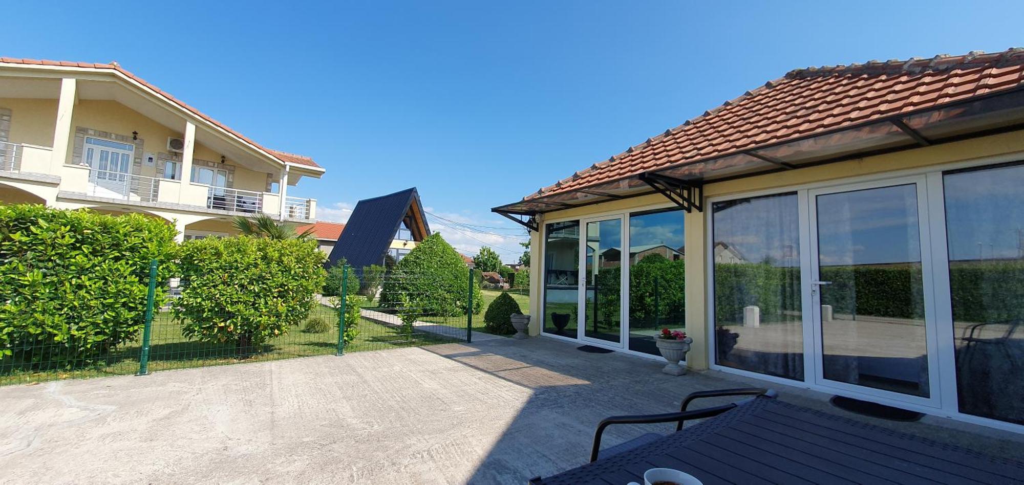 Cozzy Apartment Near The Aiport Podgorica Extérieur photo
